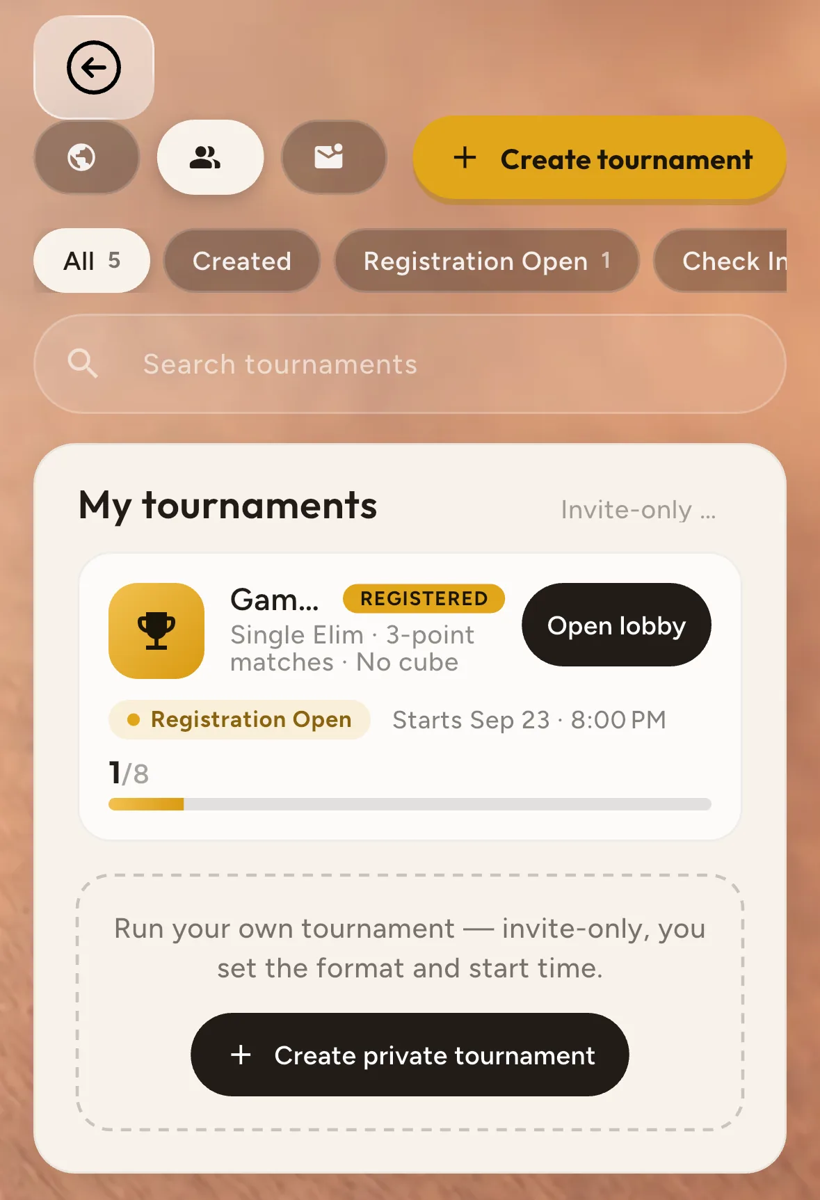 Tavla24 uygulamasında My tournaments listesi: özel bir tavla turnuvası ve Create private tournament düğmesi